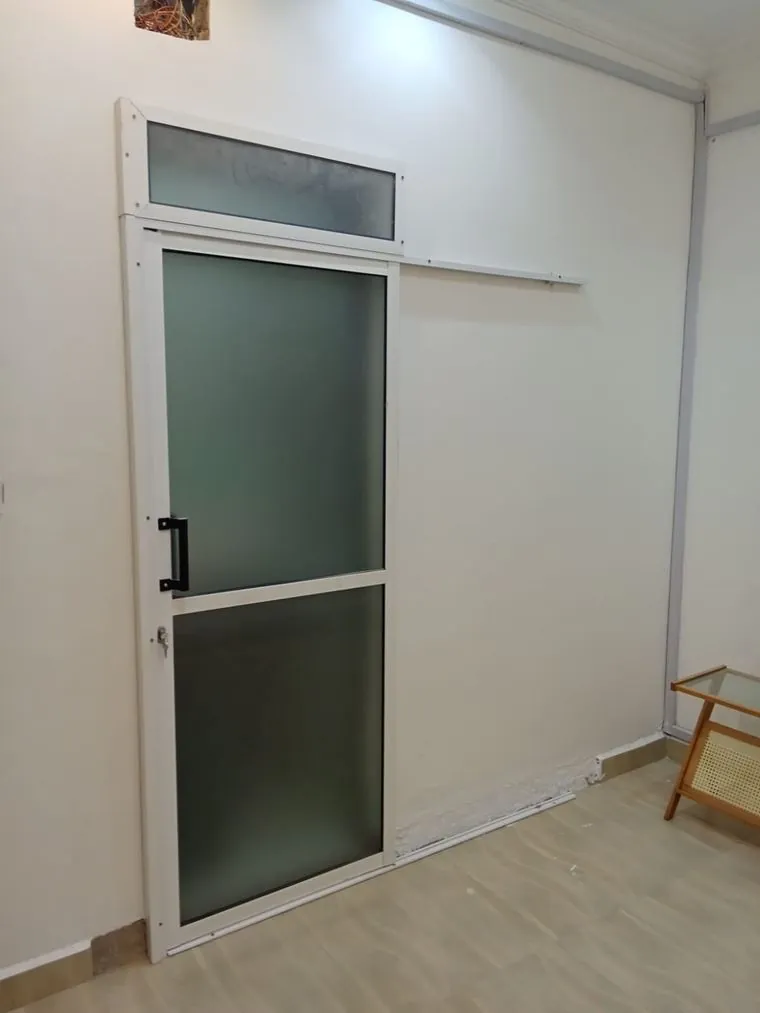 Aluminium sliding door with frosted glass